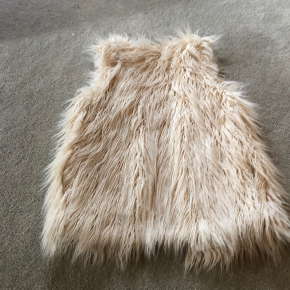 Faux fur vest - Picture 3 of 4